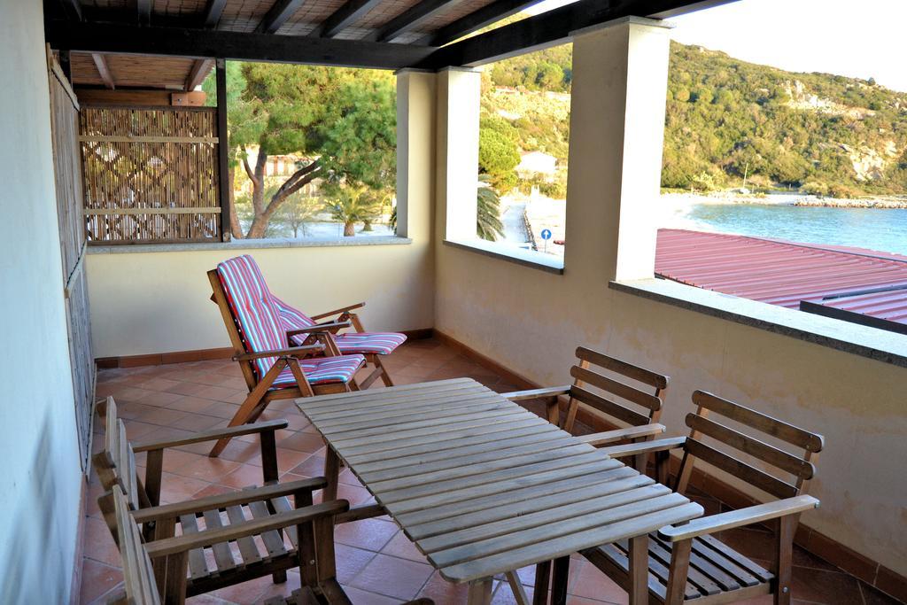 Le Soleil Apartment Spiaggia di Cavoli Exterior photo